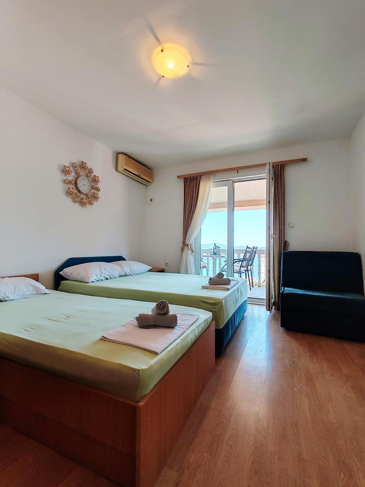 Apartment & Rooms Tempera Неум Екстериор снимка